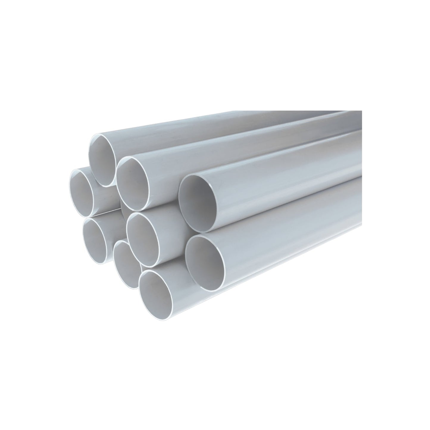 Tubos de PVC gris claro apilados para instalaciones sanitarias y fontanería