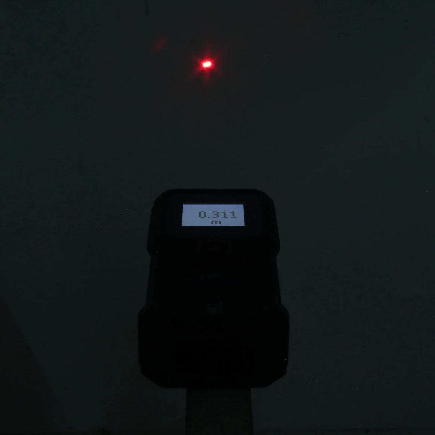 Medidor láser de distancia digital, pantalla 0.311m, punto rojo, herramienta de medición precisa.
