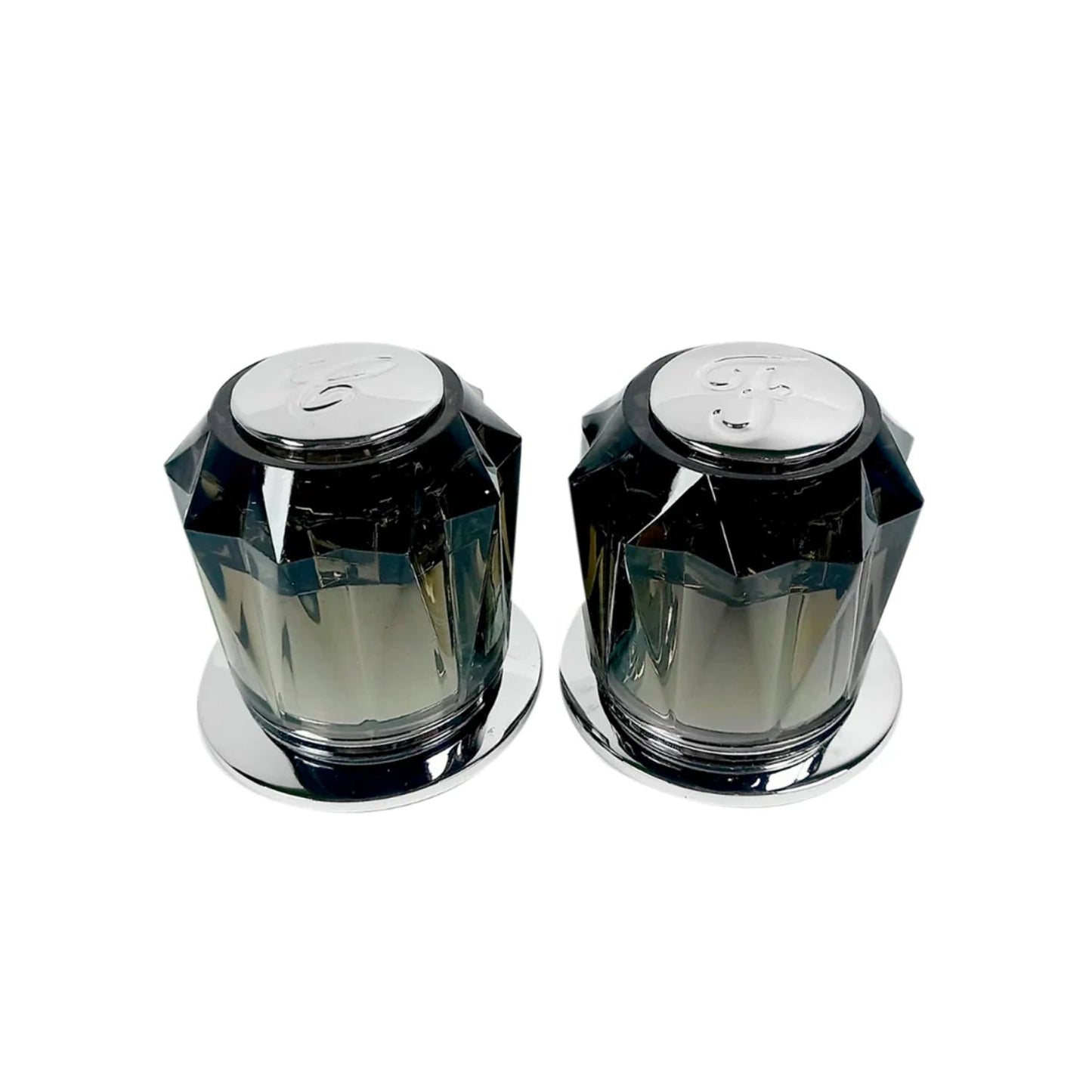 Par de manerales acrílicos facetados color humo para regadera o grifo con base y tapa cromadas