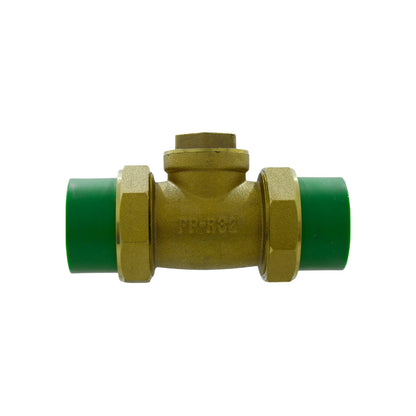 Válvula de retención de latón con terminales PPR verde de 32mm para instalaciones de fontanería profesional.