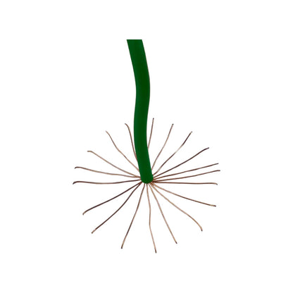 Cable eléctrico calibre 10 con aislamiento verde y filamentos de cobre conductores expuestos