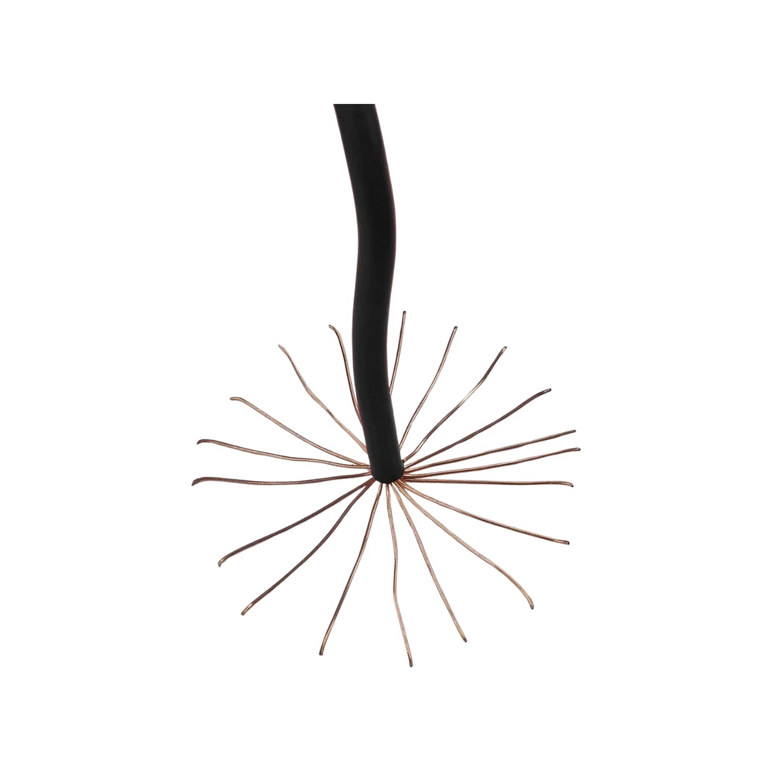 Cable eléctrico de cobre trenzado negro con aislamiento pelado, mostrando hebras de cobre expuestas en abanico