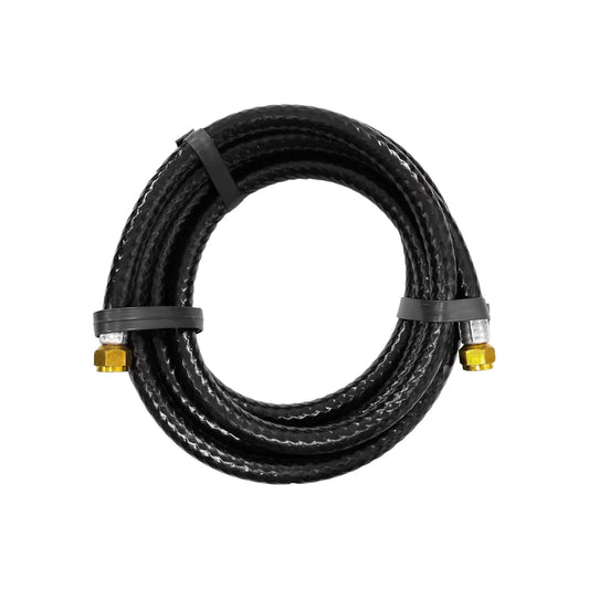 Manguera de gas flexible negra enrollada con conexiones de latón para instalaciones de gas LP.