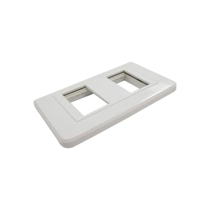 Placa eléctrica blanca de dos ventanas para módulos e interruptores, marca León.