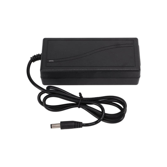 Adaptador de corriente negro con conector DC, fuente de alimentación universal para electrónicos.