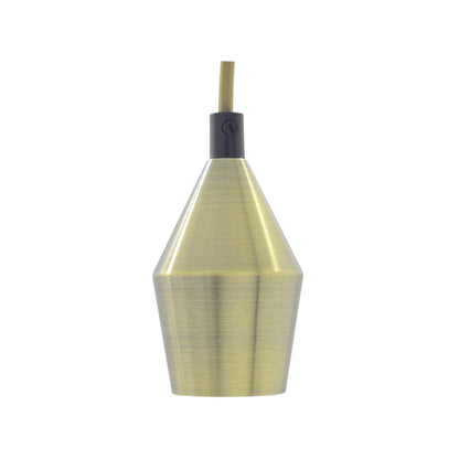 Candil colgante moderno tipo socket de metal con acabado latón cepillado, forma cónica y cable textil beige.