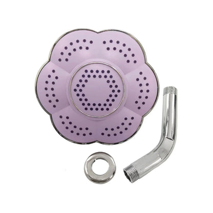 Regadera de ducha morada en forma de flor con brazo angular cromado y embellecedor para baño.