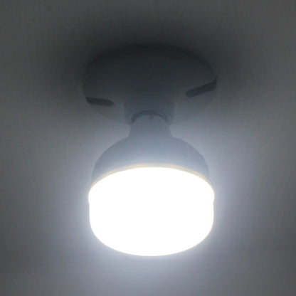 Foco LED blanco brillante encendido, montado en un portalámparas de techo, ideal para iluminación interior