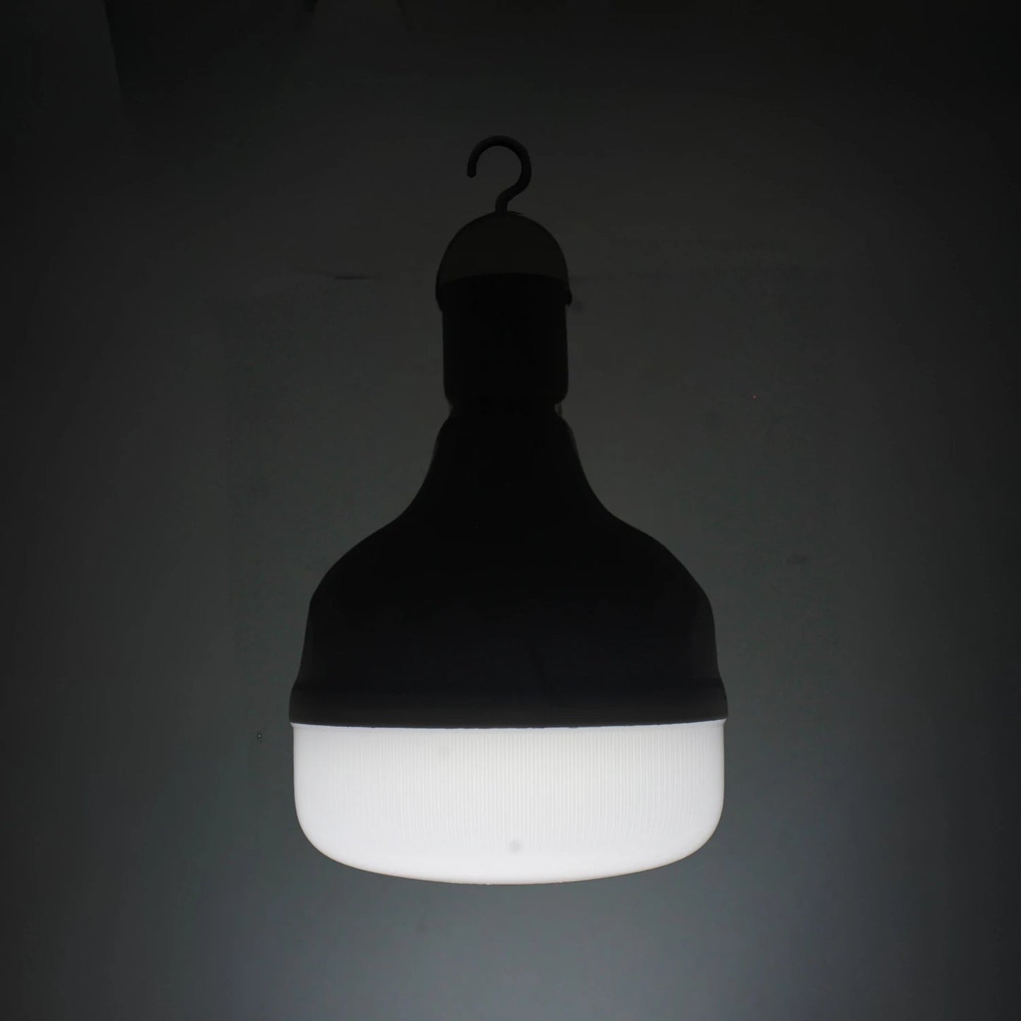 Lámpara recargable LED de emergencia negra con gancho, iluminación portátil tipo bulbo para camping