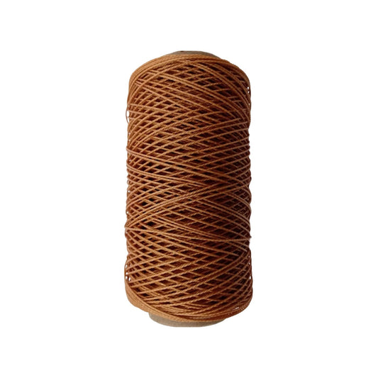 Hilo de cáñamo color café en carrete grande, cuerda trenzada resistente para ferretería y manualidades.