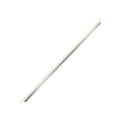 Guardapolvo para puerta con perfil de aluminio y tira flexible blanca, ideal para sellado inferior contra polvo y corrientes.