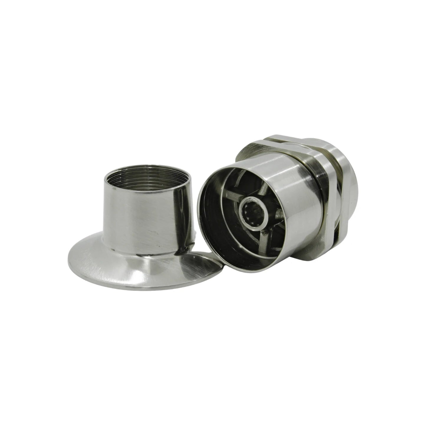 Dos piezas de unión metálicas satinadas: conector cilíndrico roscado y acople con orificio central estriado.