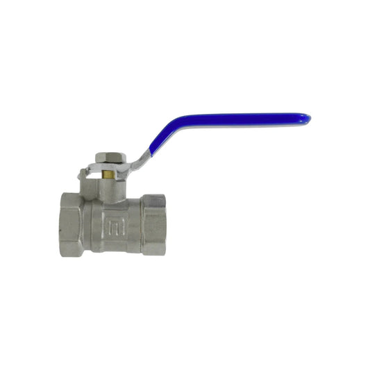 Válvula de esfera de latón 1/2" roscable con maneta azul, ideal para instalaciones de fontanería.