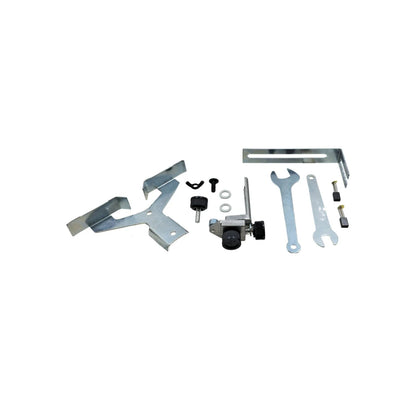Kit de repuestos y accesorios para router eléctrico: llaves, soportes, regulador de profundidad y carbones.