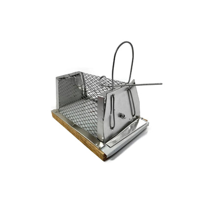 Ratonera de jaula pequeña metálica para captura viva de ratones con base de madera.