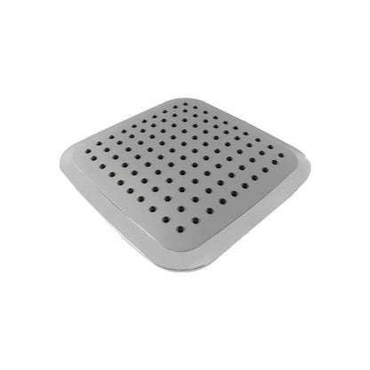 Regadera de ducha cuadrada con acabado cromado y boquillas para salida de agua, ideal para baño.