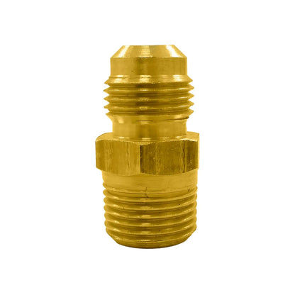 Adaptador de latón para manguera con rosca macho NPT y conexión flare de 45 grados para sistemas de gas o refrigeración