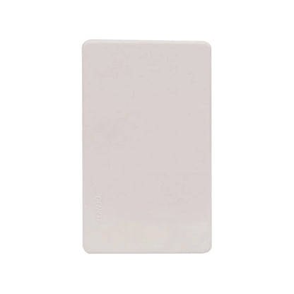 Placa ciega blanca Genlit para cubrir mecanismos eléctricos, rectangular con esquinas suaves.
