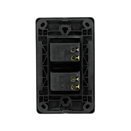 Placa de apagadores negra con doble interruptor vista trasera, terminales eléctricos de cableado.