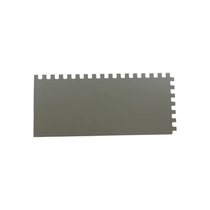 Hoja de llana dentada cuadrada gris, ideal para aplicar adhesivos y mortero