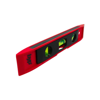 Nivel torpedo rojo Byp con viales de burbuja para nivelación precisa en trabajos de construcción y hogar.
