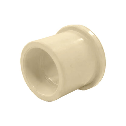 Reducción bushing CPVC 3/4" a 1/2" color crema para conexiones de plomería y tuberías