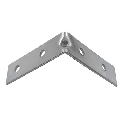 Soporte esquinero metálico galvanizado en forma de L con 4 orificios para refuerzo de uniones.