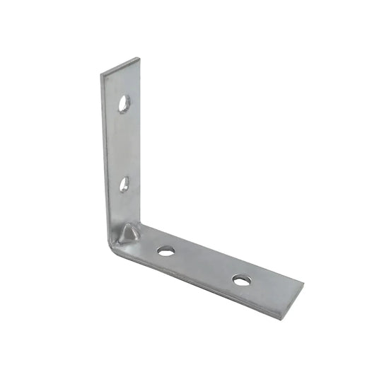 Escuadra de refuerzo metálica en L de acero galvanizado con cuatro orificios para fijación de muebles y carpintería