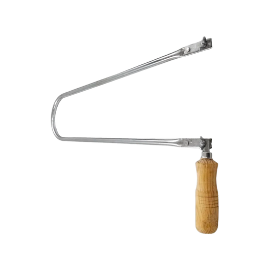 Arco de segueta tubular metálico con mango de madera. Herramienta manual de corte.