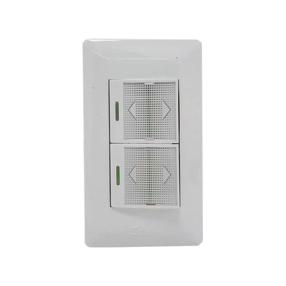 Placa doble interruptor de luz blanca Solaris, con diseño moderno táctil y luces LED verdes.