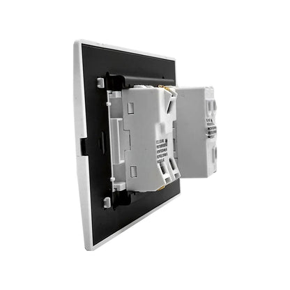 Placa de pared eléctrica blanca con dos módulos insertados, ideal para interruptor y contacto, accesorios de ferretería.