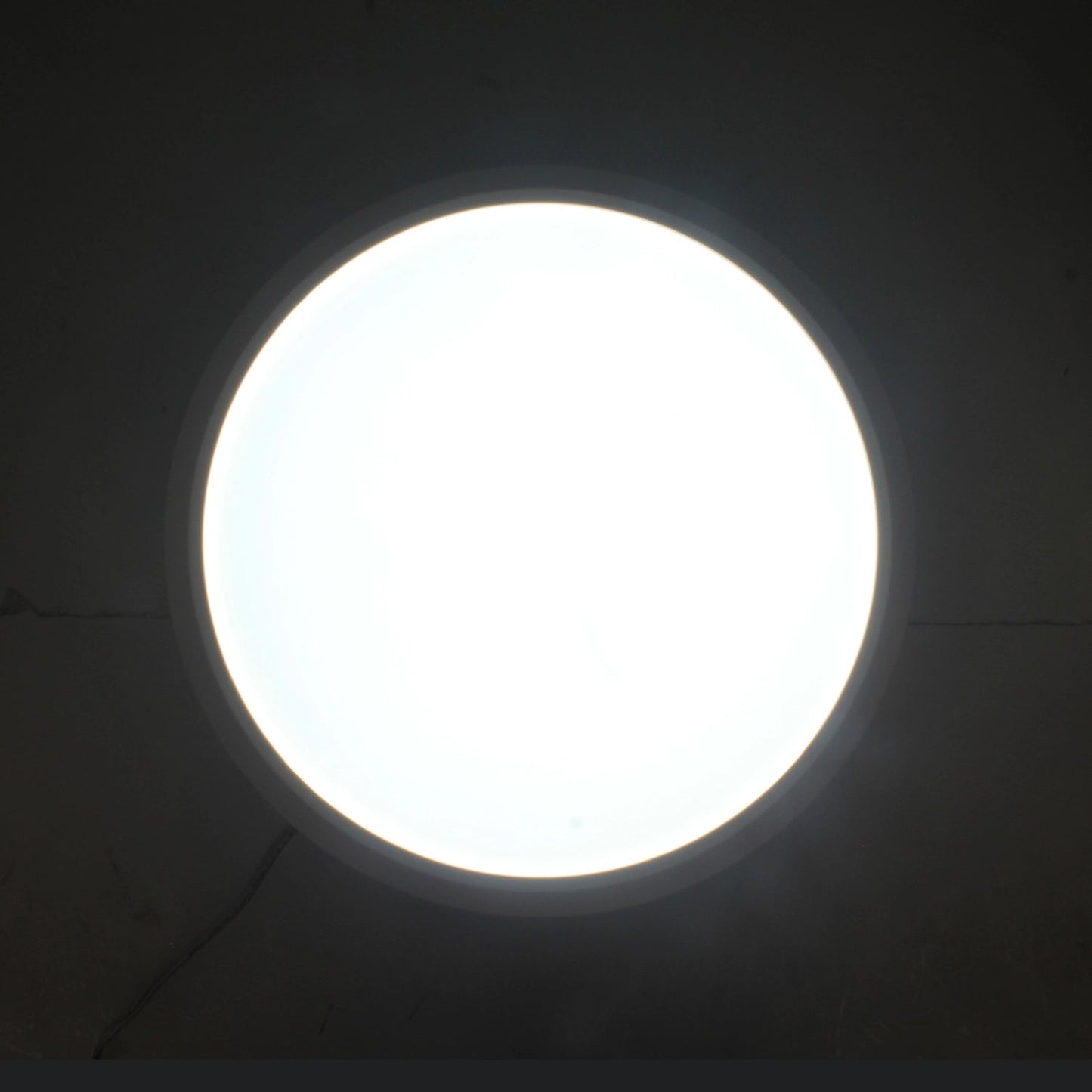 Lámpara panel LED redonda blanca de sobreponer 18W, 3 tonos de luz, para iluminación interior.