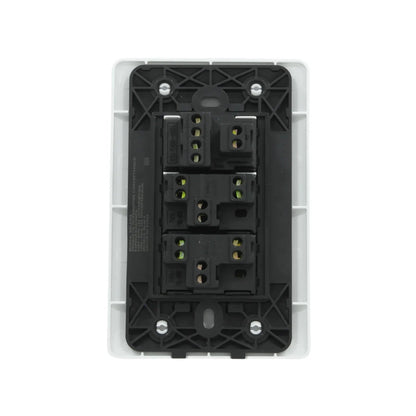 Placa blanca Solaris modelo ECO-62-2-BC con dos apagadores de escalera y un contacto eléctrico 125V 15A.