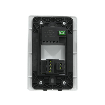 Placa de pared blanca con cargador USB, vista trasera mostrando conexiones eléctricas, entrada AC110-250V, salida DC5V 2A