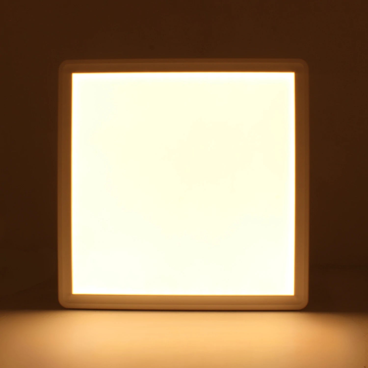 Panel LED cuadrado de 24W para sobreponer, con 3 tonos de luz, ideal para iluminación interior