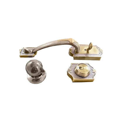 Juego de manija y cerradura de puerta principal latón antiguo decorado, con pomo cromado y cerrojo independiente.
