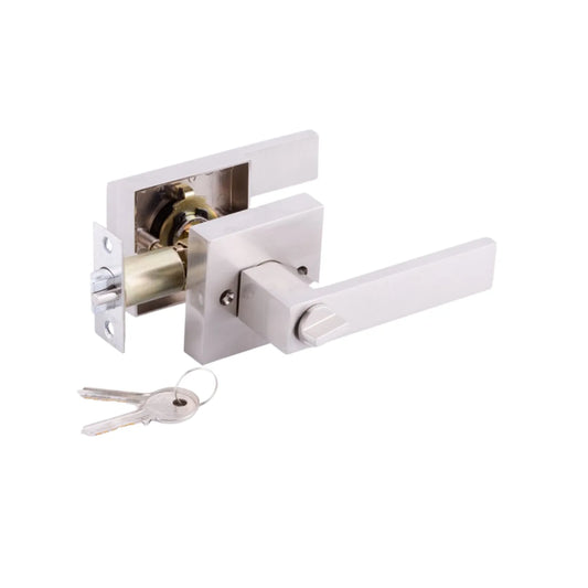 Cerradura de puerta satinada con manija de palanca y llaves, diseño moderno rectangular para seguridad del hogar.