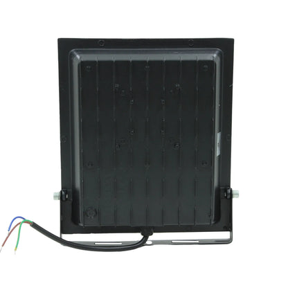 Foco proyector LED negro vista trasera, con aletas disipadoras, soporte de montaje y cableado eléctrico para exterior.