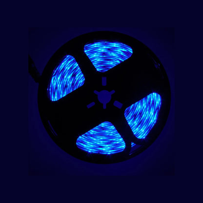 Tira LED azul de 5 metros enrollada en carrete negro para iluminación decorativa y proyectos de bricolaje.
