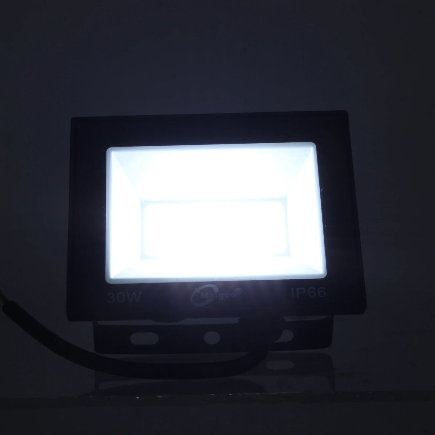 Reflector LED 30W Maigoo IP66 negro para exterior, iluminación brillante