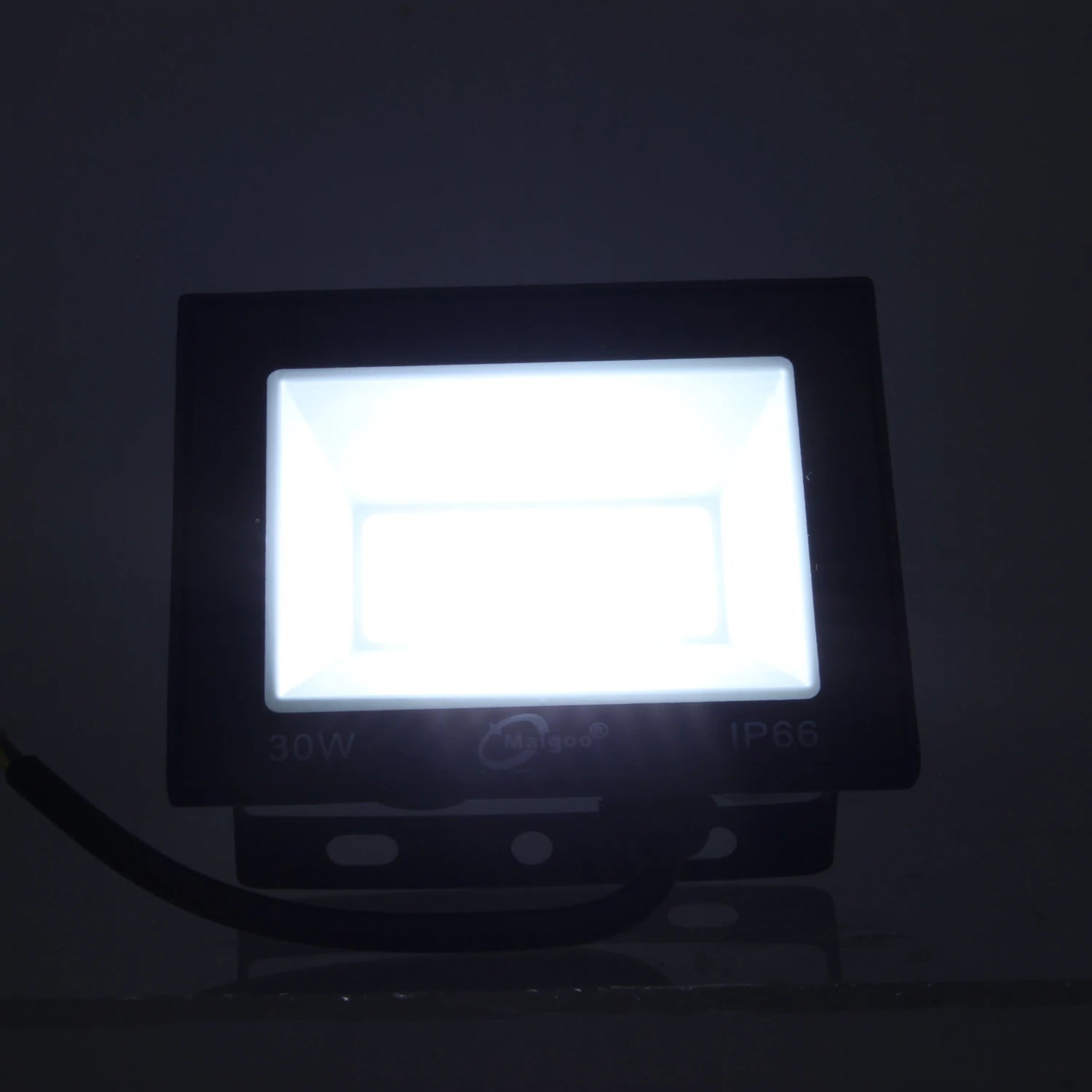Reflector LED 30W Maigoo IP66 negro para exterior, iluminación brillante