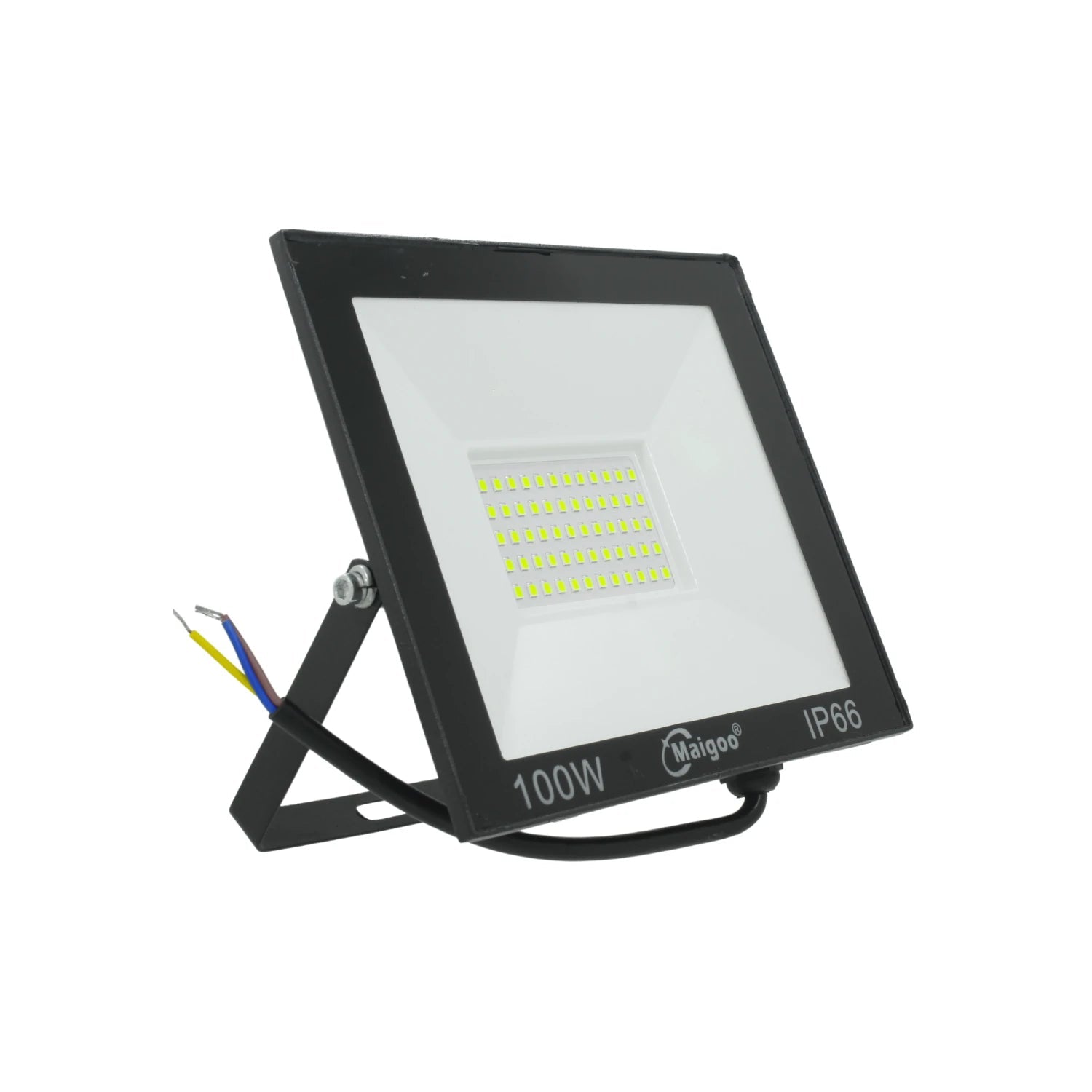 Reflector LED Maigoo 100W negro IP66 para exteriores, con soporte ajustable y cableado de conexión.