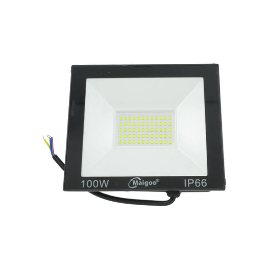 Reflector LED Maigoo 100W IP66 negro, ideal para iluminación exterior multivoltaje con cableado.