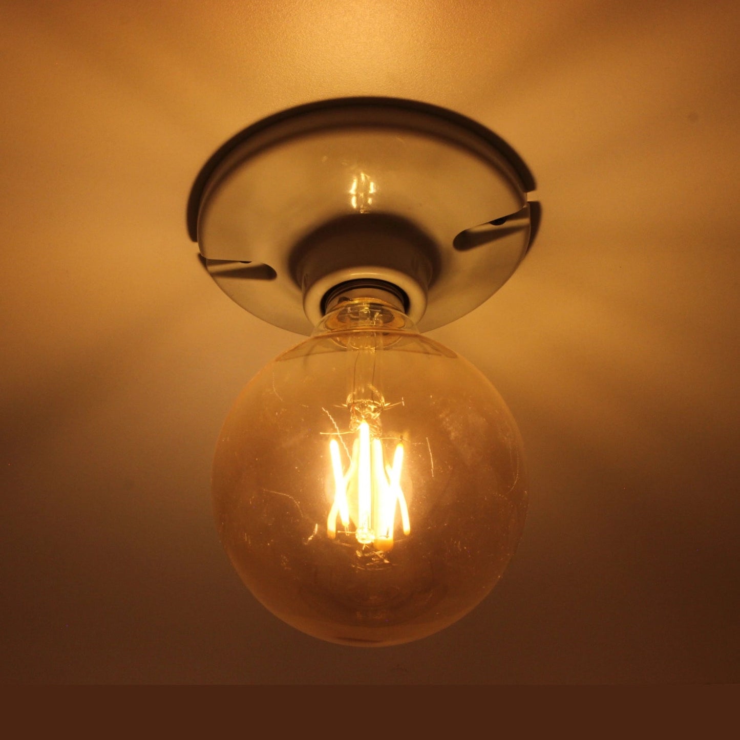 Lámpara LED vintage globo G95, 4W, encendida con filamento espiral, luz cálida ámbar