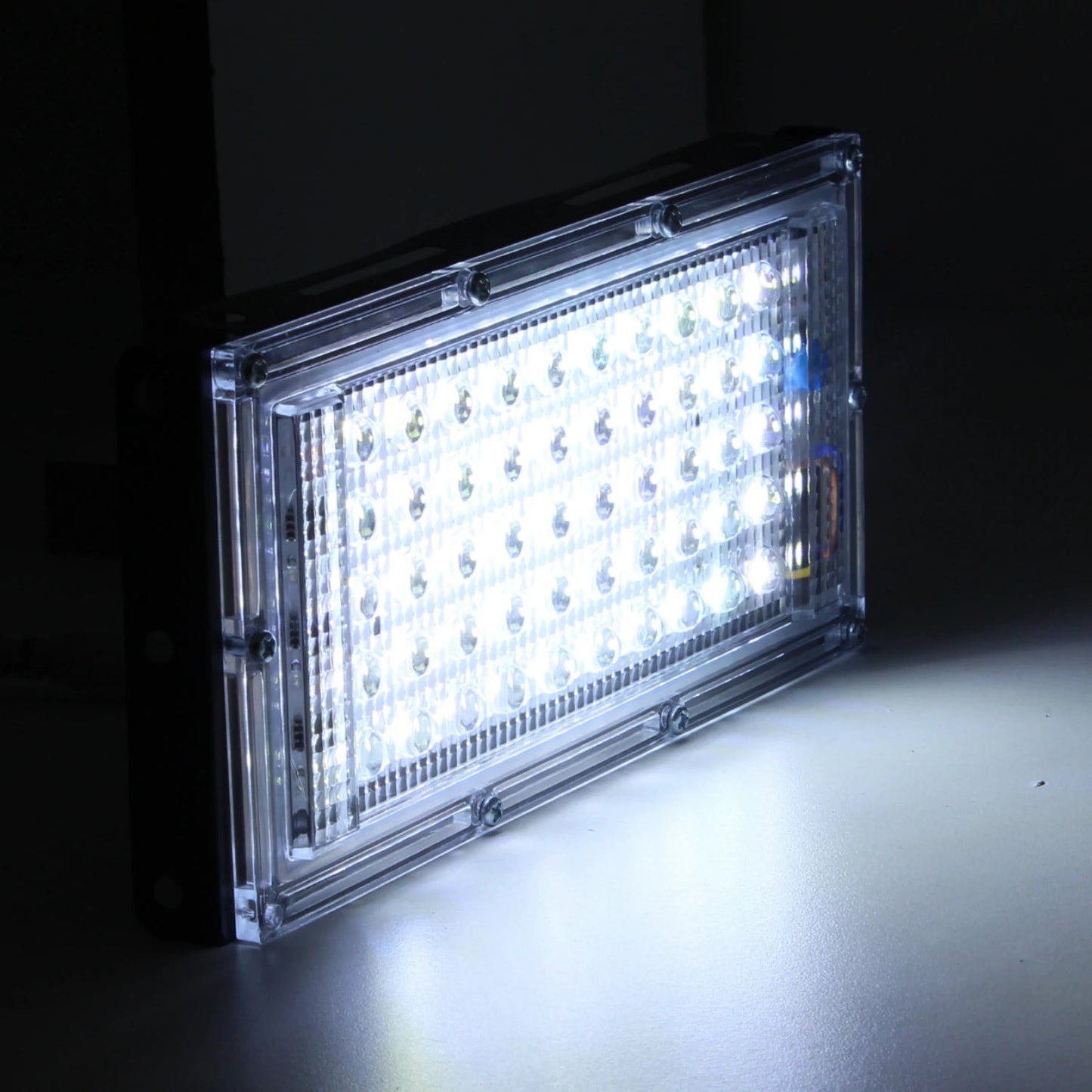 Lámpara urbana LED potente 50W, luz blanca brillante, con lupas individuales y carcasa transparente para exterior