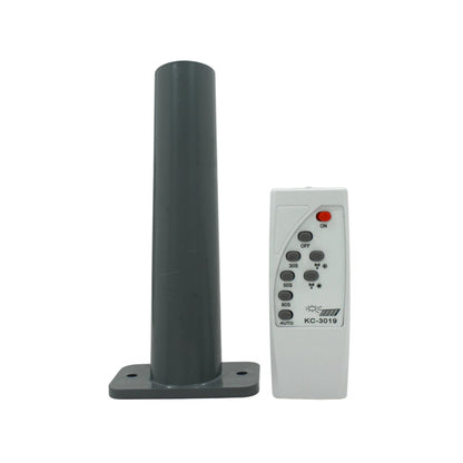 Control remoto blanco para lámpara solar con temporizador y auto. Incluye poste de montaje gris para luz urbana.