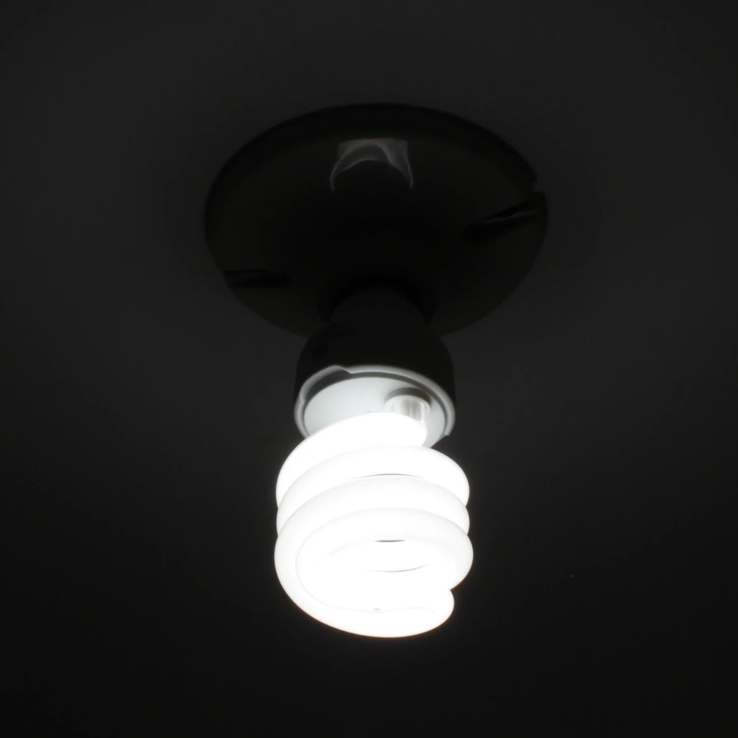 Lámpara espiral LED de luz fría para iluminación eficiente, encendida y montada en el techo