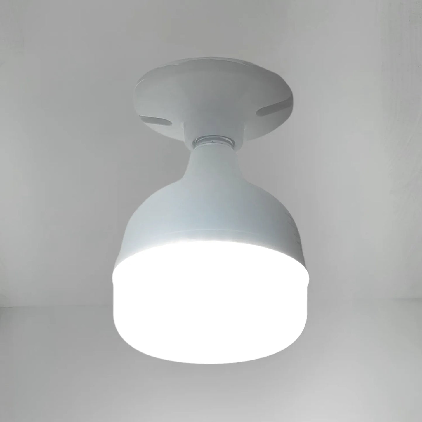 Foco LED blanco de techo para montaje superficial, iluminación brillante y uniforme para interiores.