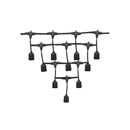 Guirnalda de luces negra para exterior con soquetes colgantes y ojales para fijación en terrazas y jardines.