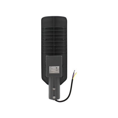 Luminaria suburbana LED gris vista posterior con disipador de calor y cable de conexión para alumbrado público.